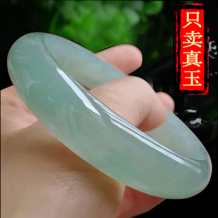 翡翠手镯和玉手镯哪个贵,翡翠碧玉手镯价格-第2张图片-翡翠网 翡翠手镯和玉手镯哪个贵,翡翠碧玉手镯价格-第2张图片-翡翠网