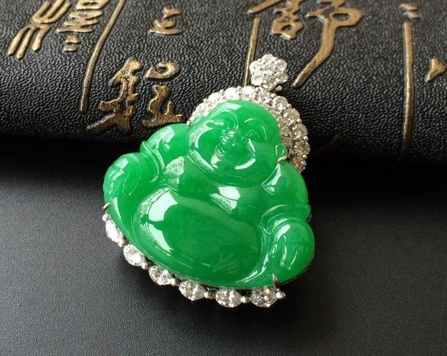 翡翠手镯佩戴注意事项,翡翠手镯戴哪个手比较好-第7张图片-翡翠网 翡翠手镯佩戴注意事项,翡翠手镯戴哪个手比较好-第7张图片-翡翠网