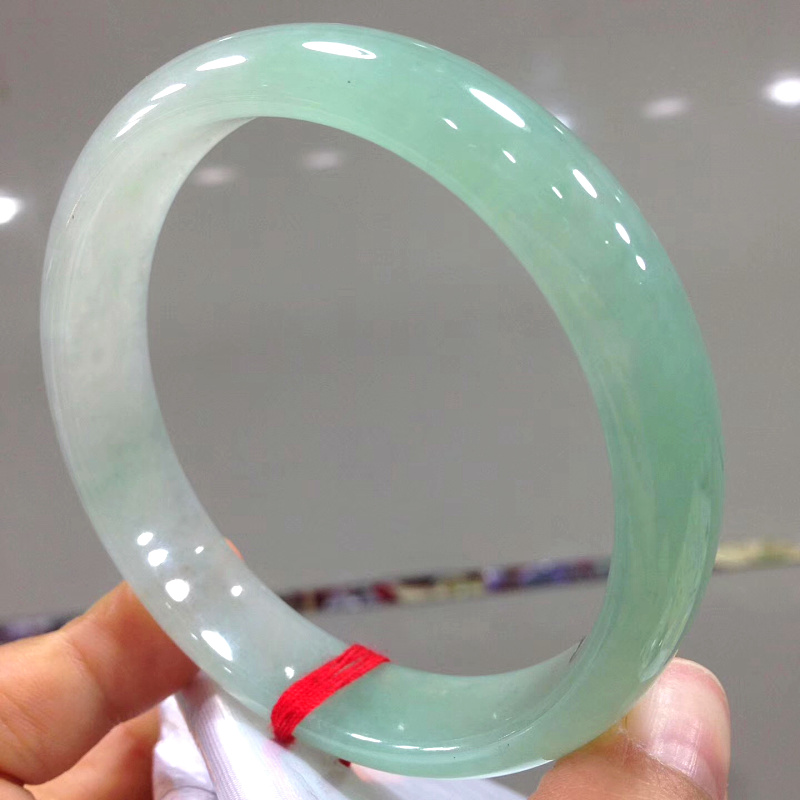 缅甸翡翠镯子的价格一般多少,缅甸翡翠手镯图及价格表-第2张图片-翡翠网 缅甸翡翠镯子的价格一般多少,缅甸翡翠手镯图及价格表-第2张图片-翡翠网