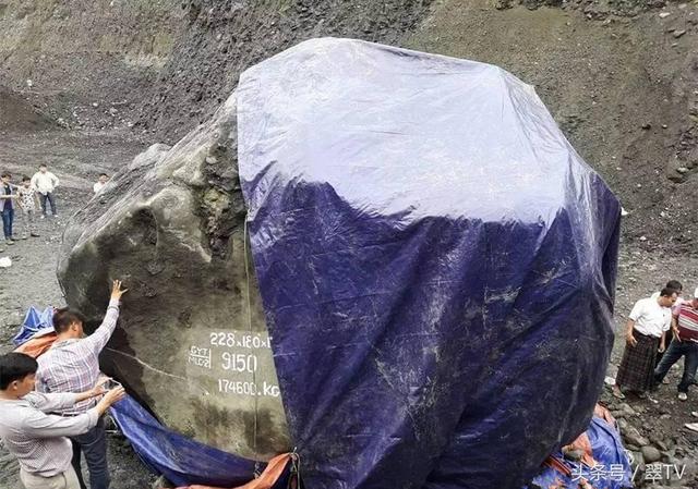 沈阳翡翠原石,沈阳哪有鉴定翡翠的地方-第8张图片-翡翠网 沈阳翡翠原石,沈阳哪有鉴定翡翠的地方-第8张图片-翡翠网