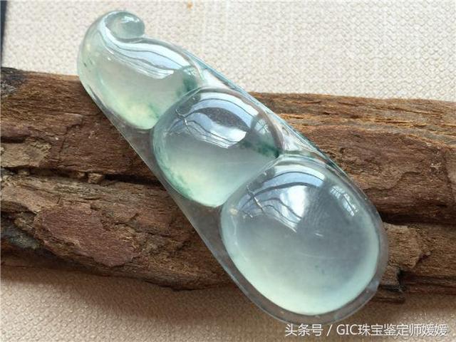 翡翠手镯不通透,玉镯会越戴越通透吗-第2张图片-翡翠网 翡翠手镯不通透,玉镯会越戴越通透吗-第2张图片-翡翠网