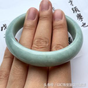 翡翠手镯不通透,玉镯会越戴越通透吗-第4张图片-翡翠网 翡翠手镯不通透,玉镯会越戴越通透吗-第4张图片-翡翠网