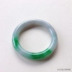 什么玉手镯最好翡翠手镯哪个年龄段好-第2张图片-翡翠网 什么玉手镯最好翡翠手镯哪个年龄段好-第2张图片-翡翠网