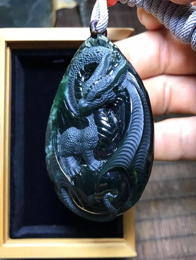 翡翠原石分哪几种翡翠原石切开后图片-第6张图片-翡翠网 翡翠原石分哪几种翡翠原石切开后图片-第6张图片-翡翠网