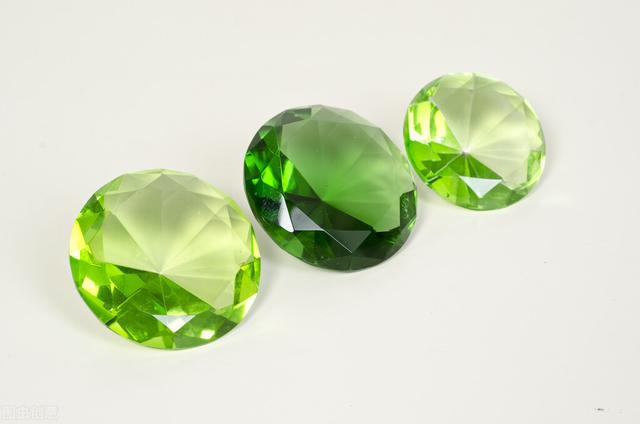 翡翠葡萄有什么寓意,翡翠收藏知识三十讲--万珺著-第2张图片-翡翠网 翡翠葡萄有什么寓意,翡翠收藏知识三十讲--万珺著-第2张图片-翡翠网