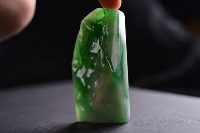 翡翠葡萄有什么寓意,翡翠收藏知识三十讲--万珺著-第10张图片-翡翠网 翡翠葡萄有什么寓意,翡翠收藏知识三十讲--万珺著-第10张图片-翡翠网