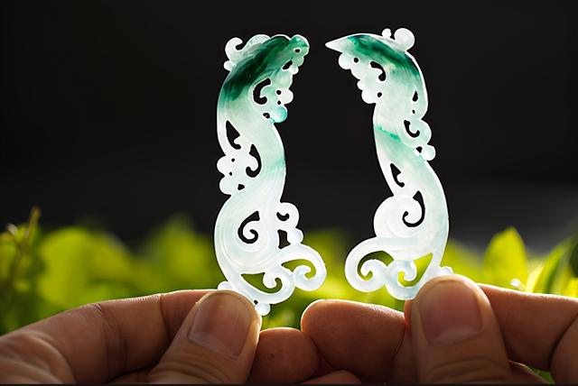 男人送女人翡翠手镯女人戴翡翠手镯的寓意-第1张图片-翡翠网 男人送女人翡翠手镯女人戴翡翠手镯的寓意-第1张图片-翡翠网