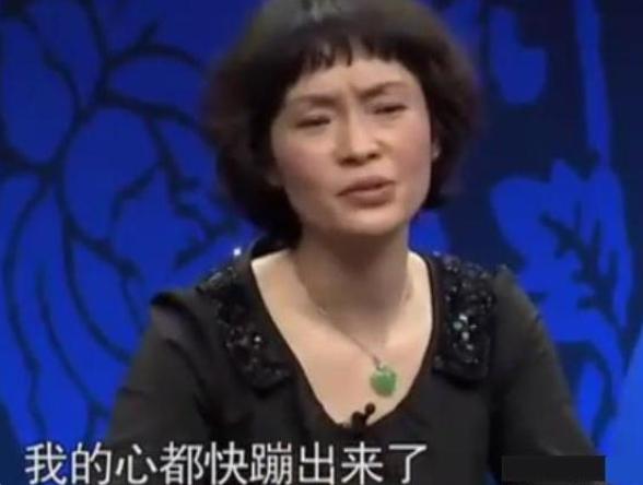 男人送女人翡翠手镯女人戴翡翠手镯的寓意-第5张图片-翡翠网 男人送女人翡翠手镯女人戴翡翠手镯的寓意-第5张图片-翡翠网