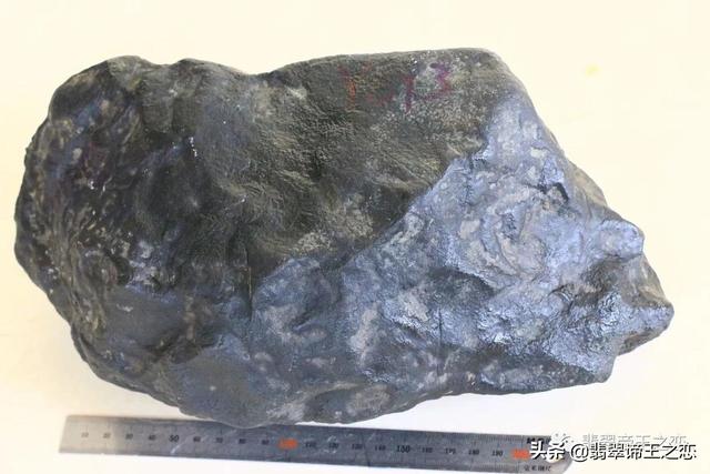 翡翠原石怎么打磨抛光翡翠原石的保养与护理-第2张图片-翡翠网 翡翠原石怎么打磨抛光翡翠原石的保养与护理-第2张图片-翡翠网