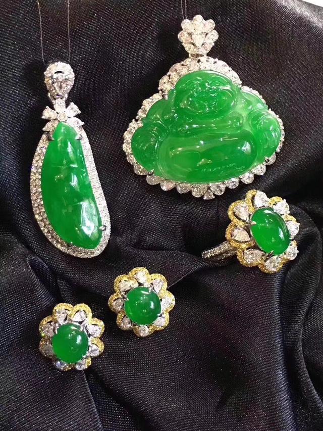 翡翠和玉的区别哪个值钱,翡翠和玉哪个好哪个贵-第1张图片-翡翠网 翡翠和玉的区别哪个值钱,翡翠和玉哪个好哪个贵-第1张图片-翡翠网