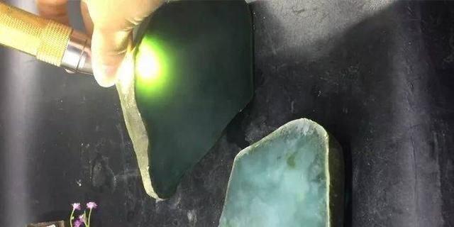 冰底翡翠价格及图片,冰黄翡翠价格表和图片-第8张图片-翡翠网 冰底翡翠价格及图片,冰黄翡翠价格表和图片-第8张图片-翡翠网