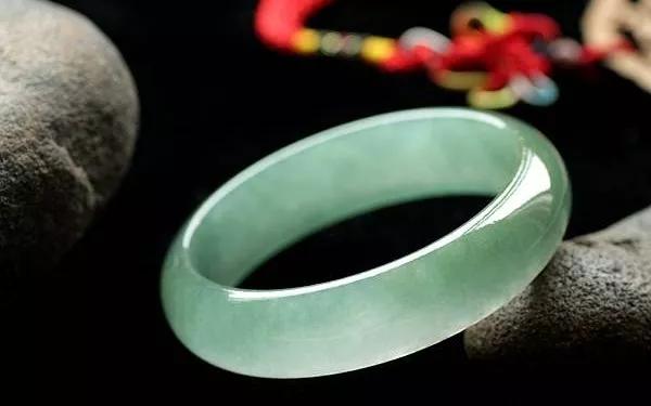 冰糯种油青翡翠手镯翡翠a货冰糯种怎么样-第2张图片-翡翠网 冰糯种油青翡翠手镯翡翠a货冰糯种怎么样-第2张图片-翡翠网