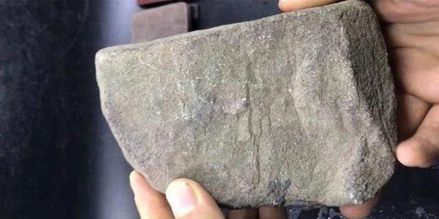 翡翠原石有杂质吗玉石翡翠原石-第5张图片-翡翠网 翡翠原石有杂质吗玉石翡翠原石-第5张图片-翡翠网