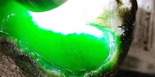 翡翠原石有杂质吗玉石翡翠原石-第7张图片-翡翠网 翡翠原石有杂质吗玉石翡翠原石-第7张图片-翡翠网