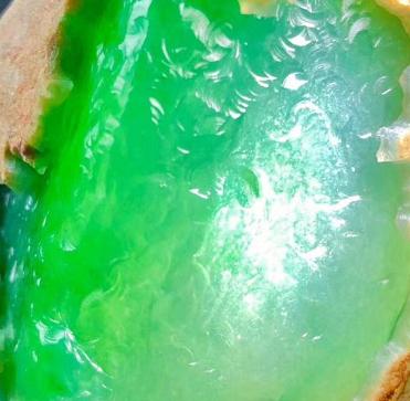 翡翠原石图片莫湾基冰阳绿翡翠原石视频-第3张图片-翡翠网 翡翠原石图片莫湾基冰阳绿翡翠原石视频-第3张图片-翡翠网