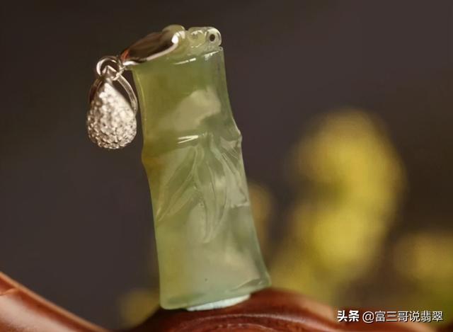 什么样的翡翠手镯好手镯购买上悠然翡翠-第5张图片-翡翠网 什么样的翡翠手镯好手镯购买上悠然翡翠-第5张图片-翡翠网