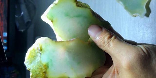 大马坎翡翠毛料德宏高冰种五彩翡翠原石毛料-第5张图片-翡翠网