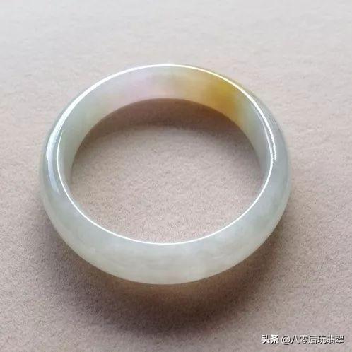 一万买的翡翠镯子都是棉絮,干白种翡翠手镯的价格-第6张图片-翡翠网 一万买的翡翠镯子都是棉絮,干白种翡翠手镯的价格-第6张图片-翡翠网