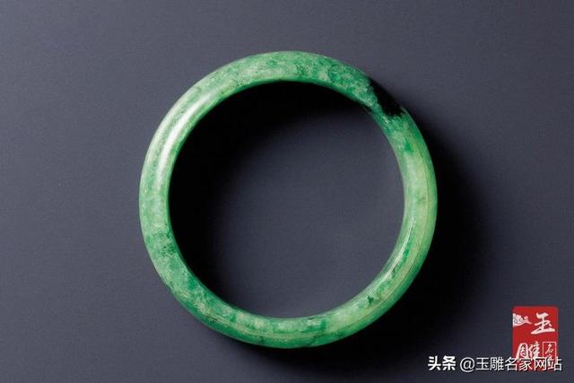 怎么鉴别翡翠真假清代翡翠手镯鉴别-第4张图片-翡翠网 怎么鉴别翡翠真假清代翡翠手镯鉴别-第4张图片-翡翠网