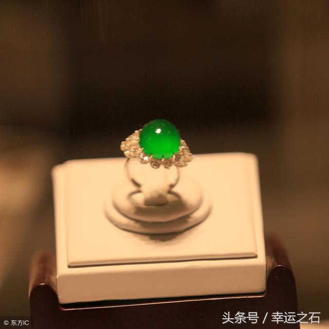 一个翡翠紫白绿三色叫什么黄绿白翡翠价格-第1张图片-翡翠网 一个翡翠紫白绿三色叫什么黄绿白翡翠价格-第1张图片-翡翠网