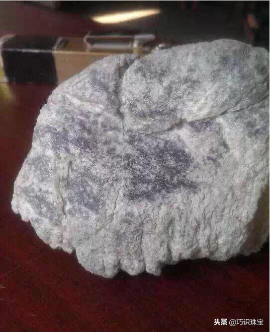 石头现切割现做手镯,翡翠手镯切割-第1张图片-翡翠网 石头现切割现做手镯,翡翠手镯切割-第1张图片-翡翠网