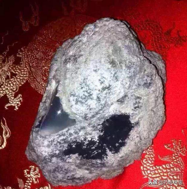 石头现切割现做手镯,翡翠手镯切割-第2张图片-翡翠网 石头现切割现做手镯,翡翠手镯切割-第2张图片-翡翠网