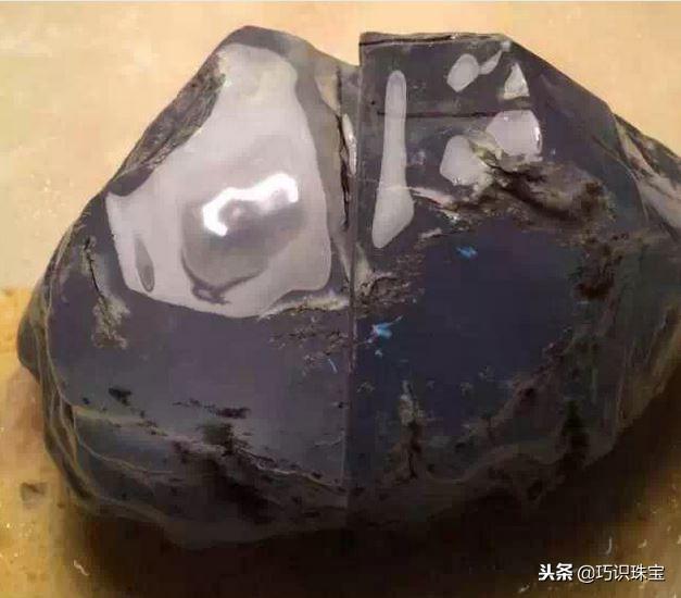 石头现切割现做手镯,翡翠手镯切割-第5张图片-翡翠网 石头现切割现做手镯,翡翠手镯切割-第5张图片-翡翠网