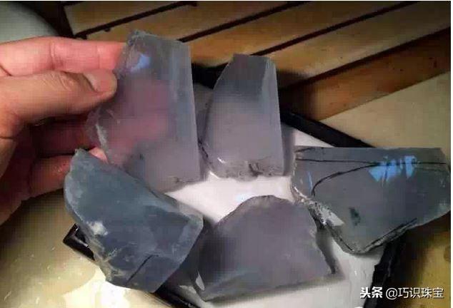 石头现切割现做手镯,翡翠手镯切割-第7张图片-翡翠网 石头现切割现做手镯,翡翠手镯切割-第7张图片-翡翠网