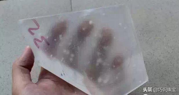 石头现切割现做手镯,翡翠手镯切割-第17张图片-翡翠网 石头现切割现做手镯,翡翠手镯切割-第17张图片-翡翠网