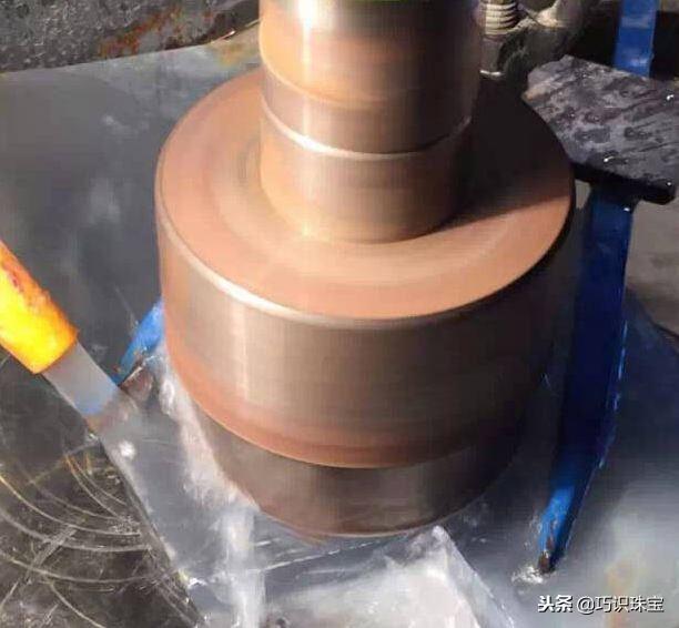 石头现切割现做手镯,翡翠手镯切割-第18张图片-翡翠网 石头现切割现做手镯,翡翠手镯切割-第18张图片-翡翠网