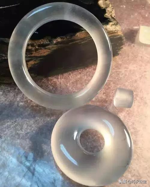 石头现切割现做手镯,翡翠手镯切割-第22张图片-翡翠网 石头现切割现做手镯,翡翠手镯切割-第22张图片-翡翠网