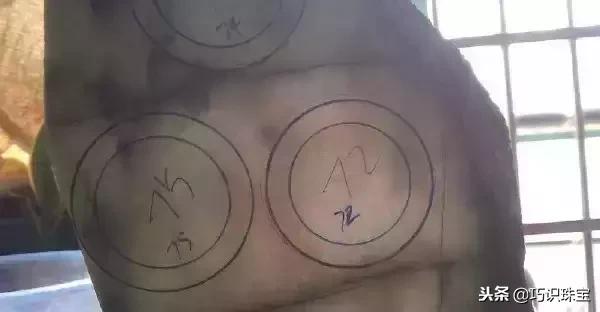 石头现切割现做手镯,翡翠手镯切割-第26张图片-翡翠网 石头现切割现做手镯,翡翠手镯切割-第26张图片-翡翠网