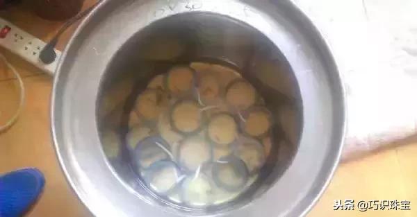 石头现切割现做手镯,翡翠手镯切割-第29张图片-翡翠网 石头现切割现做手镯,翡翠手镯切割-第29张图片-翡翠网