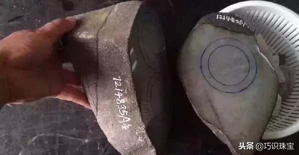 石头现切割现做手镯,翡翠手镯切割-第32张图片-翡翠网 石头现切割现做手镯,翡翠手镯切割-第32张图片-翡翠网