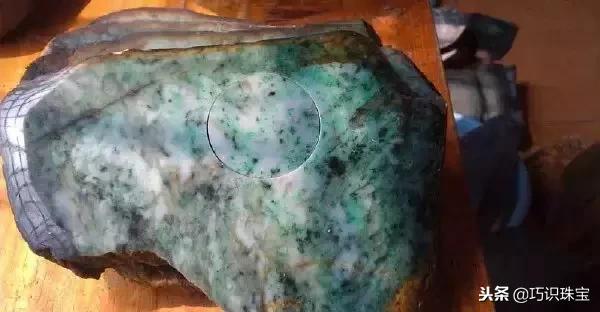 石头现切割现做手镯,翡翠手镯切割-第37张图片-翡翠网 石头现切割现做手镯,翡翠手镯切割-第37张图片-翡翠网