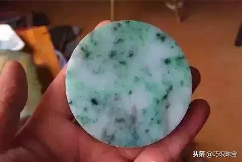 石头现切割现做手镯,翡翠手镯切割-第39张图片-翡翠网 石头现切割现做手镯,翡翠手镯切割-第39张图片-翡翠网