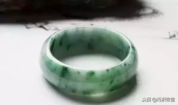 石头现切割现做手镯,翡翠手镯切割-第40张图片-翡翠网 石头现切割现做手镯,翡翠手镯切割-第40张图片-翡翠网