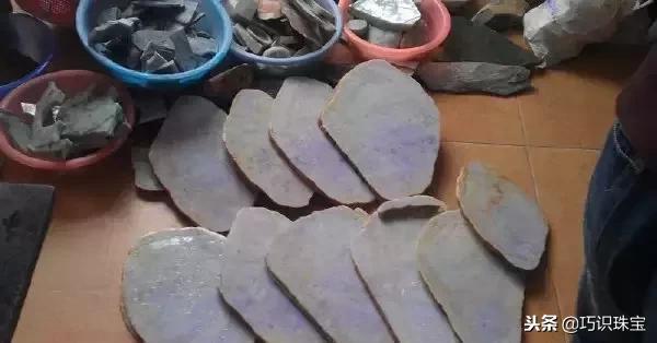 石头现切割现做手镯,翡翠手镯切割-第47张图片-翡翠网 石头现切割现做手镯,翡翠手镯切割-第47张图片-翡翠网