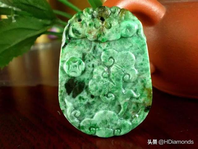 100元买的翡翠手镯五百元的翡翠手镯-第3张图片-翡翠网 100元买的翡翠手镯五百元的翡翠手镯-第3张图片-翡翠网