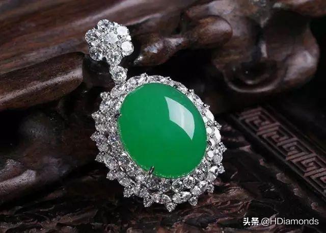 100元买的翡翠手镯五百元的翡翠手镯-第8张图片-翡翠网 100元买的翡翠手镯五百元的翡翠手镯-第8张图片-翡翠网