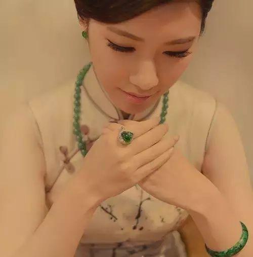 周大生翡翠手镯是a货吗,周大生的翡翠手镯-第8张图片-翡翠网 周大生翡翠手镯是a货吗,周大生的翡翠手镯-第8张图片-翡翠网