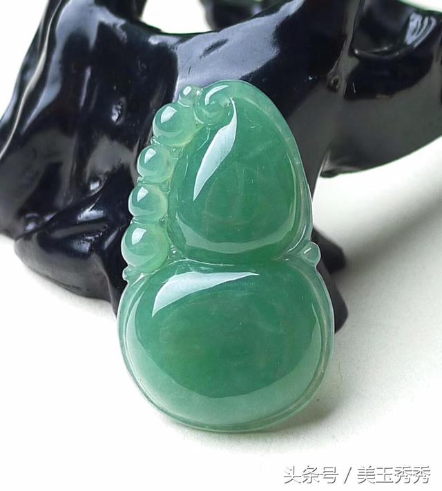 翡翠葫芦戒指镶嵌款式翡翠葫芦的基本知识-第11张图片-翡翠网 翡翠葫芦戒指镶嵌款式翡翠葫芦的基本知识-第11张图片-翡翠网