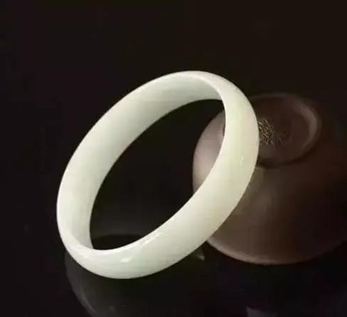 翡翠原石颜色分类翡翠原石有哪些色-第3张图片-翡翠网 翡翠原石颜色分类翡翠原石有哪些色-第3张图片-翡翠网