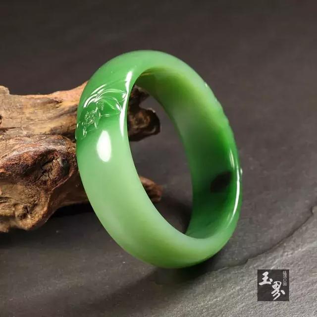翡翠雕花手镯图案,2万的翡翠手镯-第4张图片-翡翠网 翡翠雕花手镯图案,2万的翡翠手镯-第4张图片-翡翠网