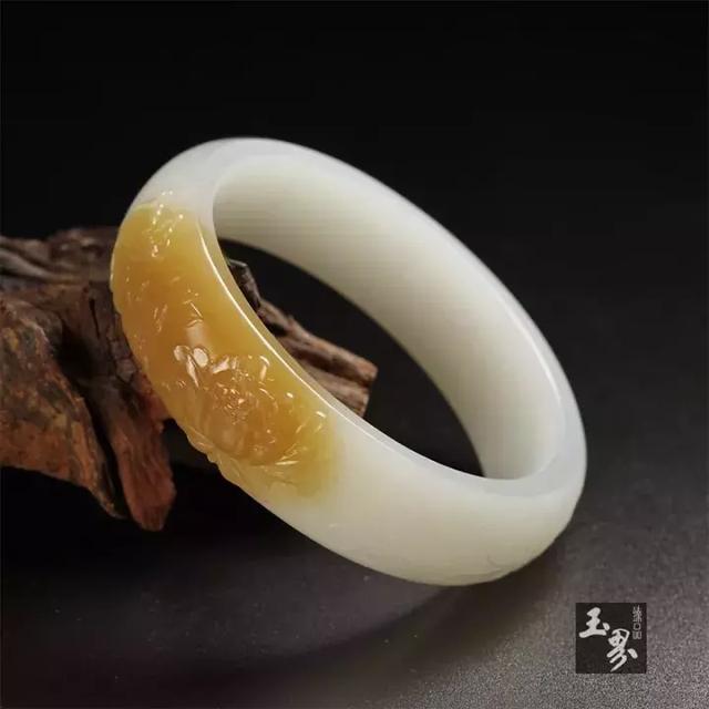 翡翠雕花手镯图案,2万的翡翠手镯-第5张图片-翡翠网 翡翠雕花手镯图案,2万的翡翠手镯-第5张图片-翡翠网