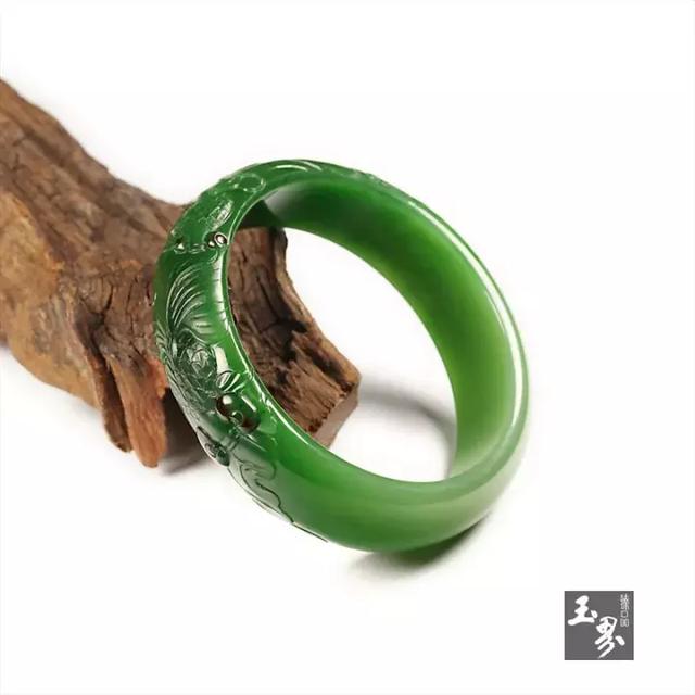 翡翠雕花手镯图案,2万的翡翠手镯-第7张图片-翡翠网 翡翠雕花手镯图案,2万的翡翠手镯-第7张图片-翡翠网