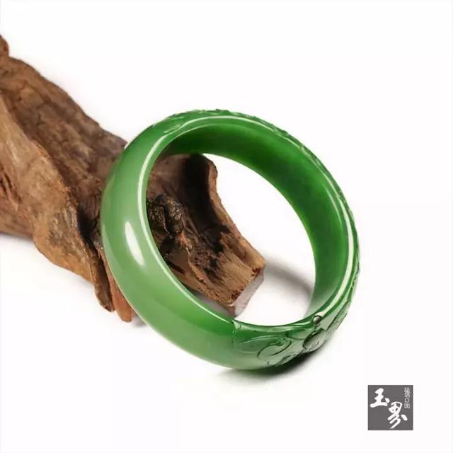 翡翠雕花手镯图案,2万的翡翠手镯-第8张图片-翡翠网 翡翠雕花手镯图案,2万的翡翠手镯-第8张图片-翡翠网