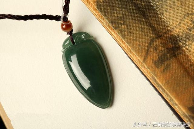 翡翠手镯油青好吗油青冰种翡翠挂件-第1张图片-翡翠网 翡翠手镯油青好吗油青冰种翡翠挂件-第1张图片-翡翠网