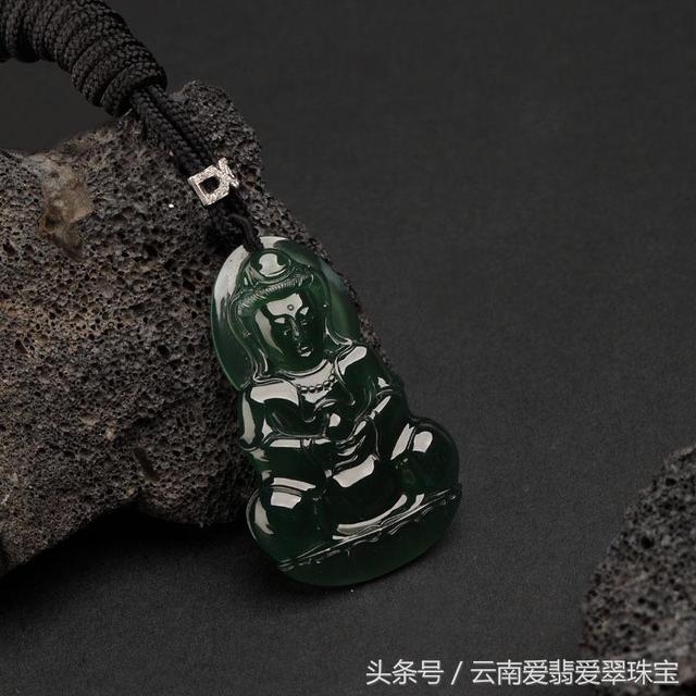 翡翠手镯油青好吗油青冰种翡翠挂件-第4张图片-翡翠网 翡翠手镯油青好吗油青冰种翡翠挂件-第4张图片-翡翠网