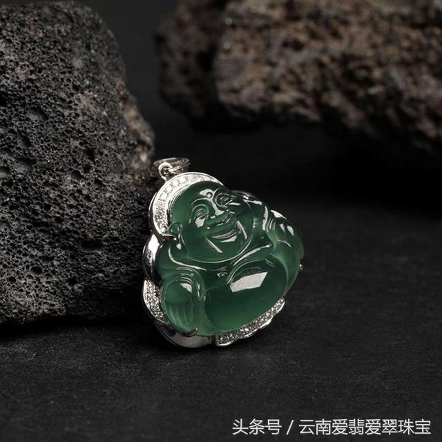 翡翠手镯油青好吗油青冰种翡翠挂件-第5张图片-翡翠网 翡翠手镯油青好吗油青冰种翡翠挂件-第5张图片-翡翠网